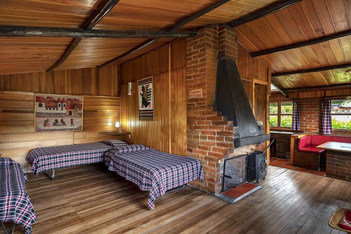 Room 8 of 16