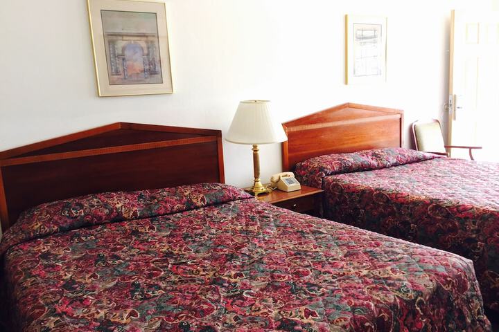 2 Queen Beds (4 of 7)