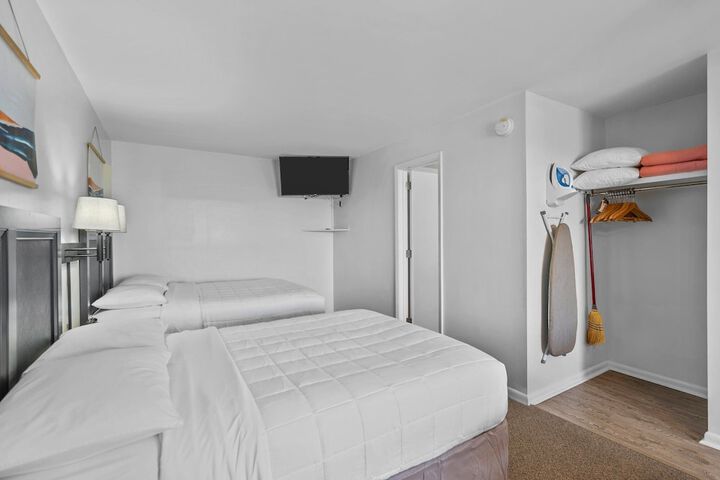 Room 32 of 97