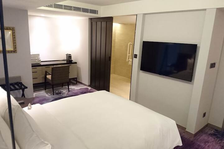 Room 22 of 66