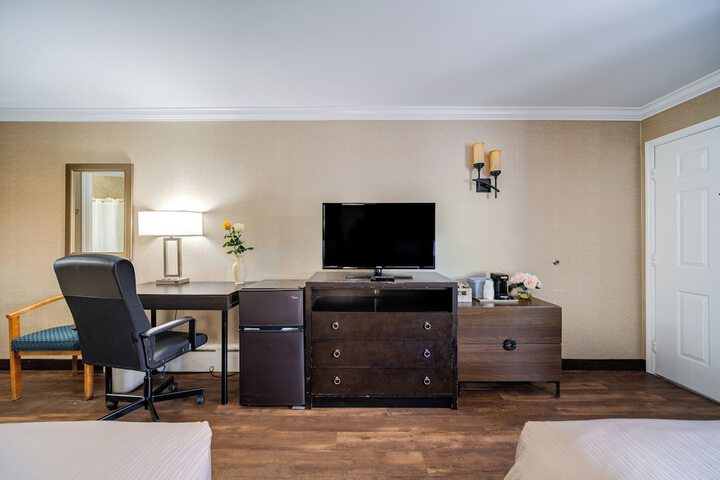 Room 4 of 20