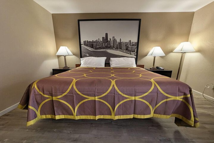 Room 17 of 28
