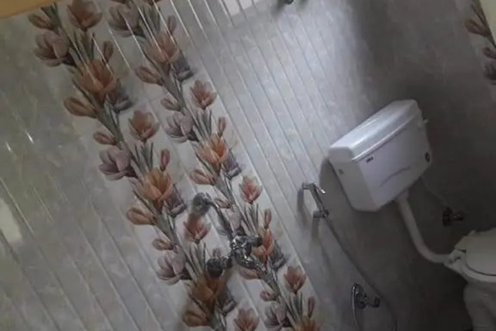 Room 5 of 8
