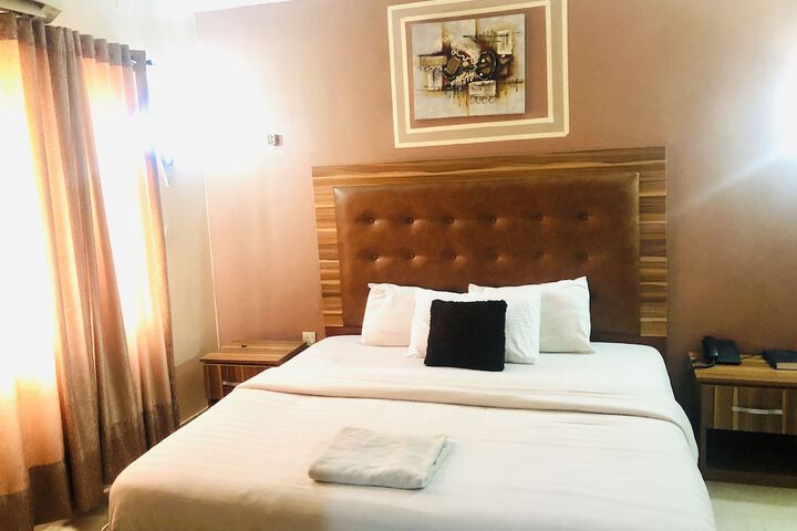 Room 14 of 40