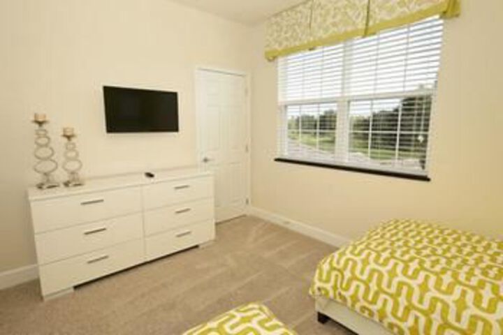 Room 102 of 279