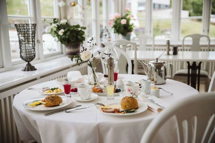 Breakfast/Coffee Service 33 of 52