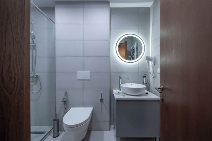 Room 33 of 62