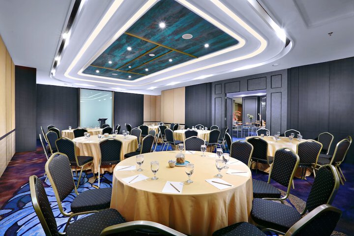 Ballroom/Hall 42 of 50