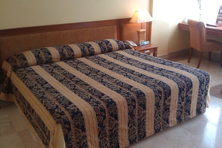 Room 6 of 42