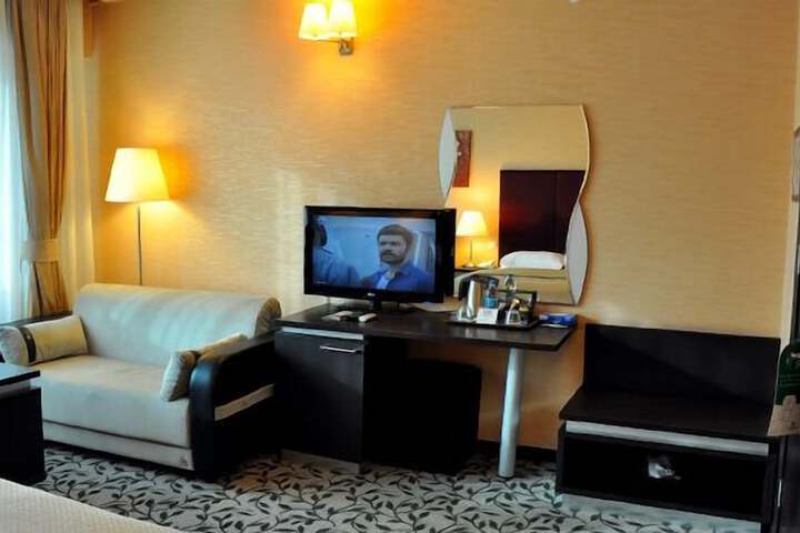 Room 28 of 43