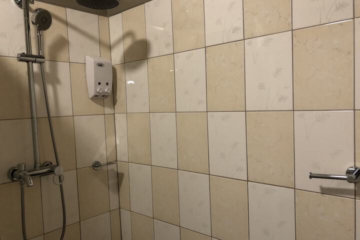 Room 27 of 48