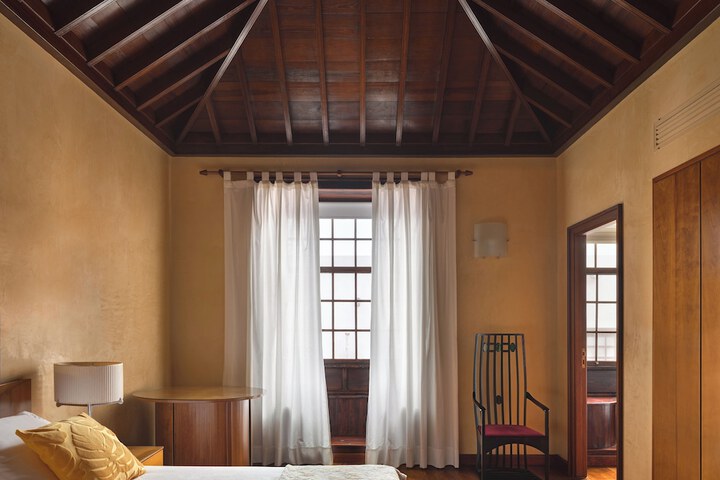 Room 16 of 52