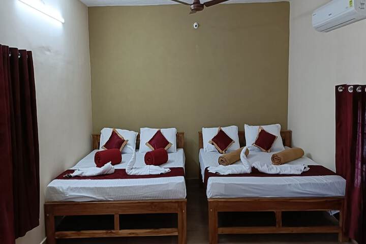 Room 12 of 33