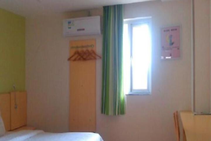 Room 5 of 8