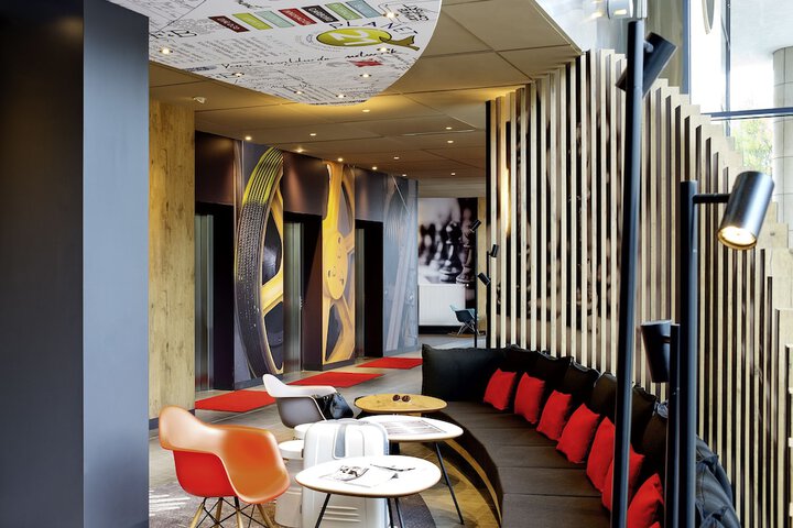 Guest Lobby