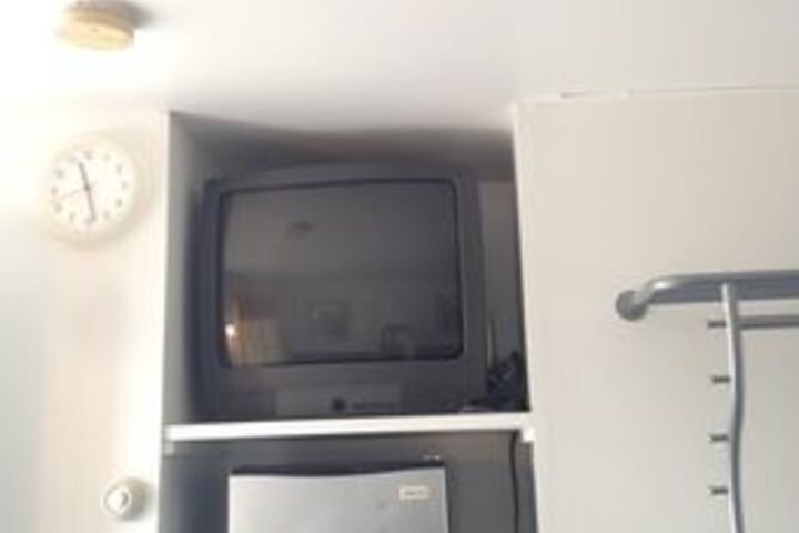 Room 10 of 13