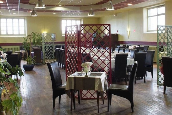 Dining 2 of 6