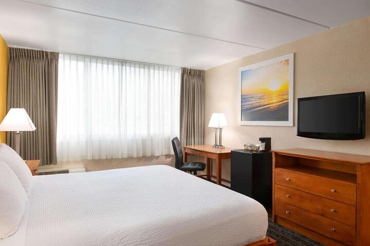 2 Double Beds Accessible (7 of 8)