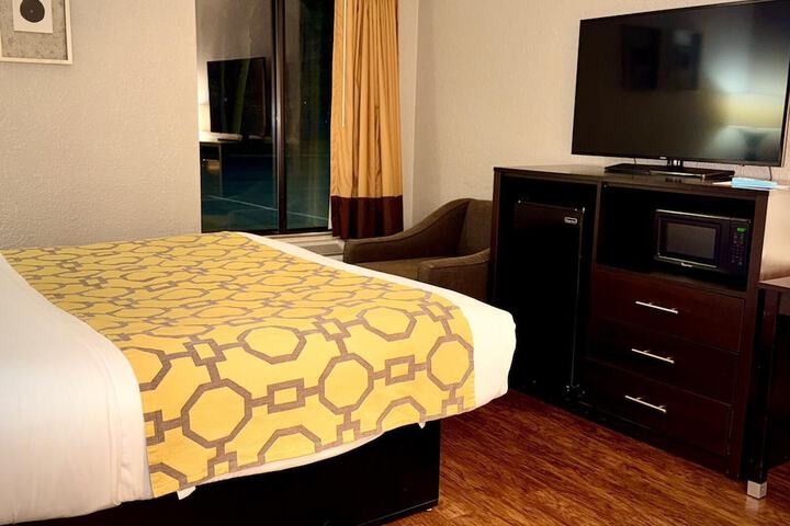 Room 6 of 14