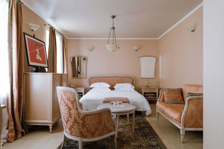 Room 25 of 114