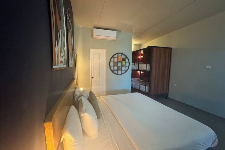 Room 28 of 61