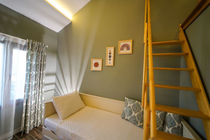 Room 6 of 27