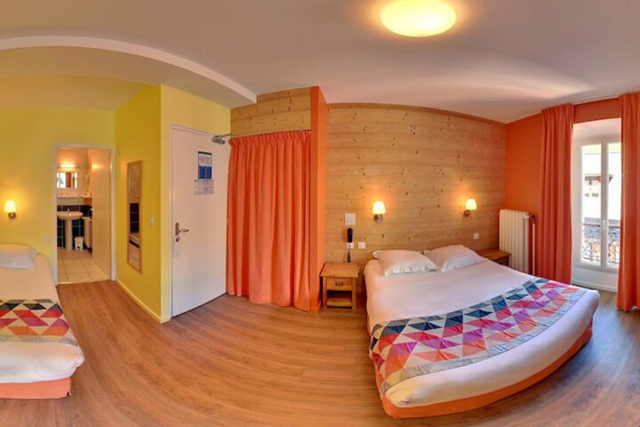 Room 3 of 28