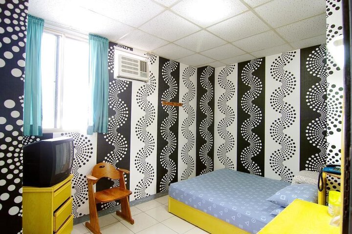 Room 9 of 13
