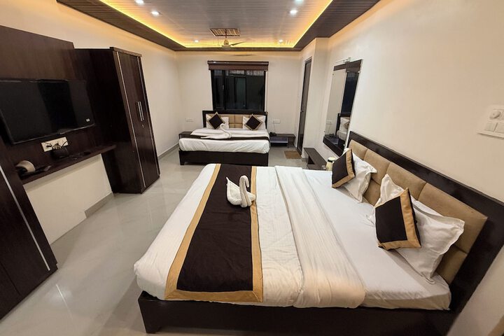 Room 5 of 15