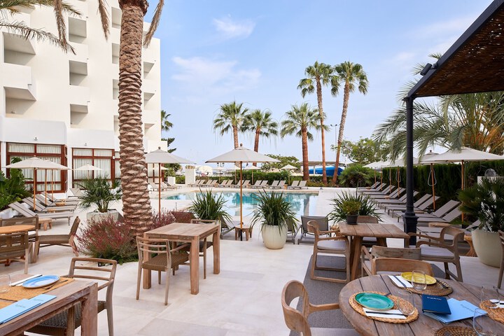 Pools & Facilities