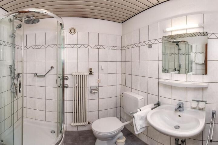 Room 15 of 49