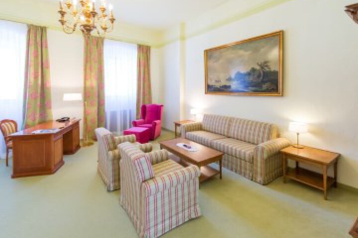 Room 13 of 26