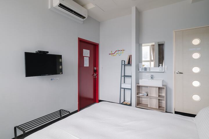 Room 4 of 110