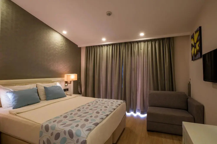 Room 5 of 20