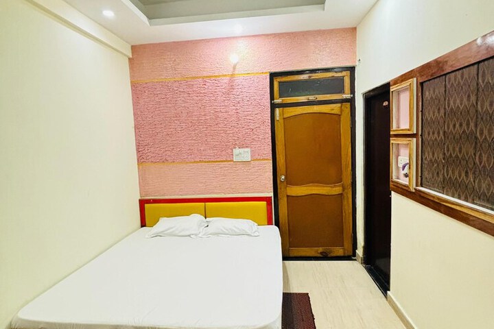 Room 13 of 20