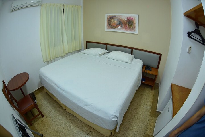 Room 13 of 65
