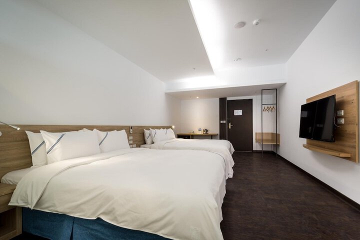 Room 18 of 34