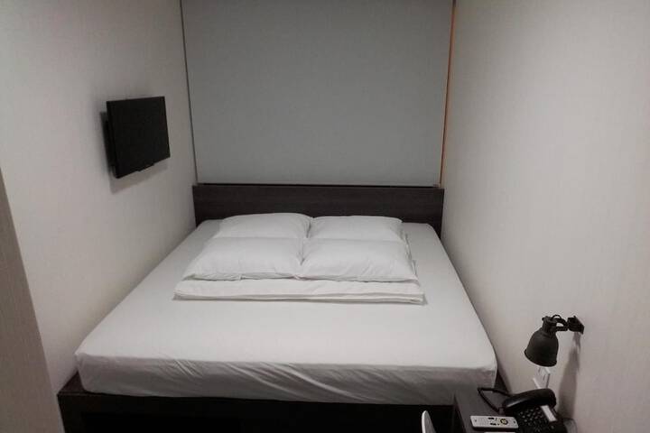 Room 17 of 57