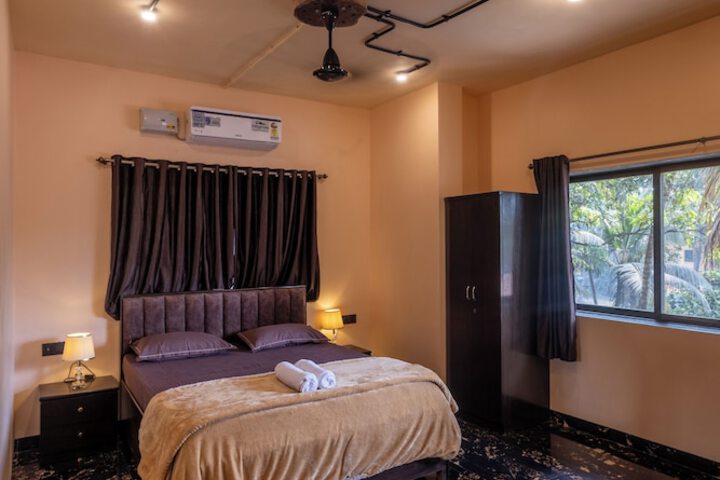 Room 8 of 16