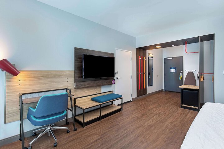 1 King Bed with Walk in Shower (15 of 17)
