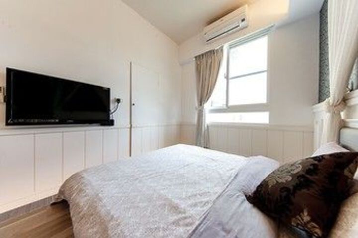 Room 10 of 19