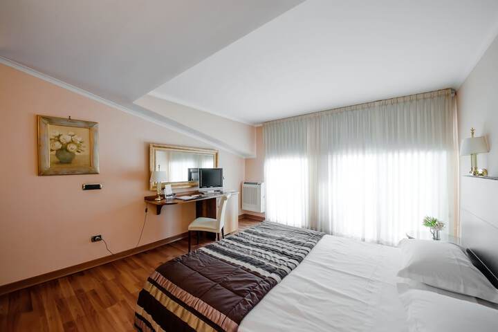 Room 19 of 152