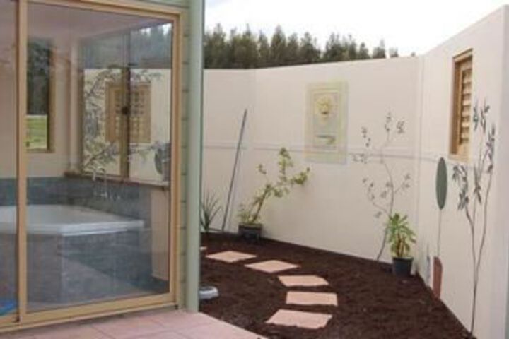 Hotel Exterior 4 of 11