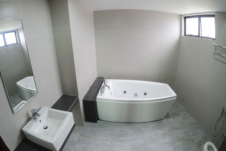 Room 15 of 23