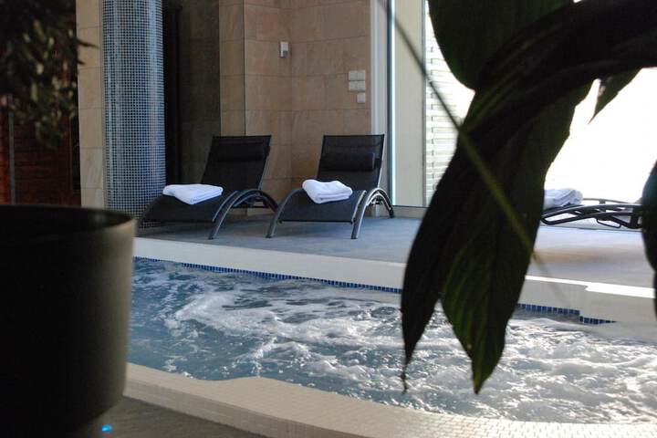 Pool 32 of 44