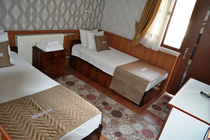 Room 3 of 48