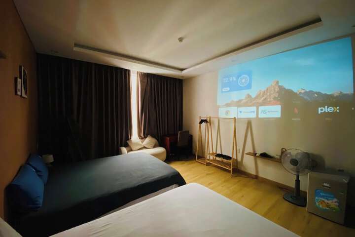 Room 11 of 31