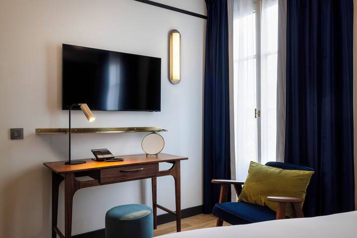 Room 6 of 44