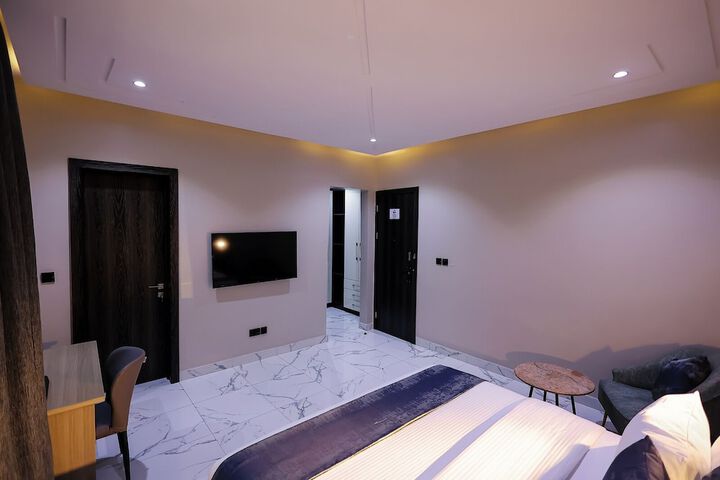 Room 16 of 37