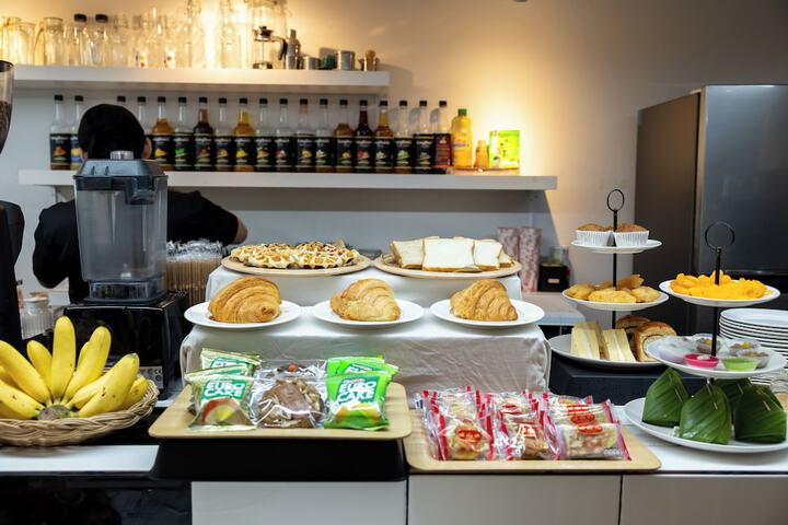 Breakfast/Coffee Service 68 of 79